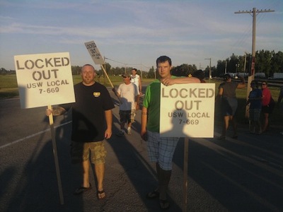 Photo of the picket line in front of the Metropolis Honeywell facility during the 2010-2011 union lockout. According to dclabor.org, the company has spent nearly six million dollars in the current election cycle. Photo by Stephenlach/Wikimedia Commons/USW Local 7-669.
