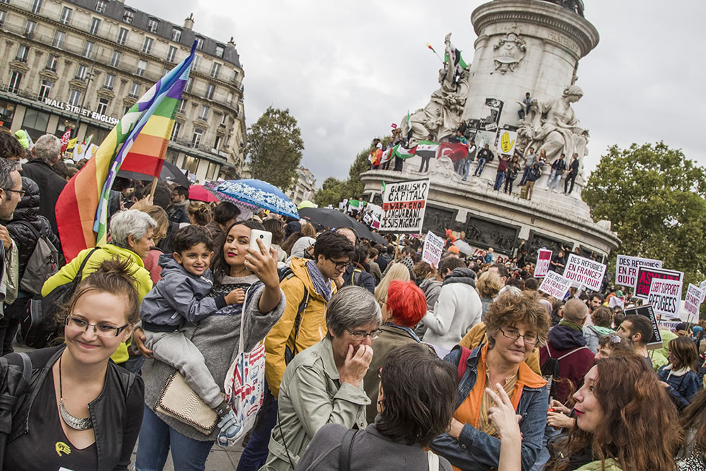 On Saturday several thousand people gathered at Place de la République in Paris to show their support for refugees seeking asylum in France.