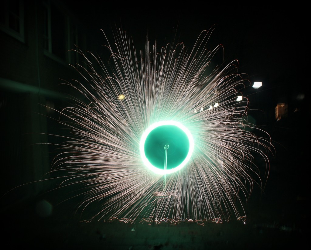 Rotating_green_fireworks_in_a_wheel_spinning_Holland