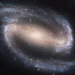 Hubble2005-01-barred-spiral-galaxy-NGC1300